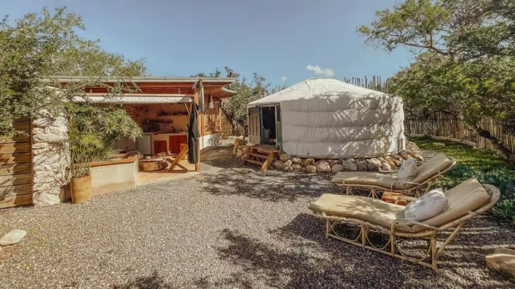 eco yurtwith 2 lounge chairs