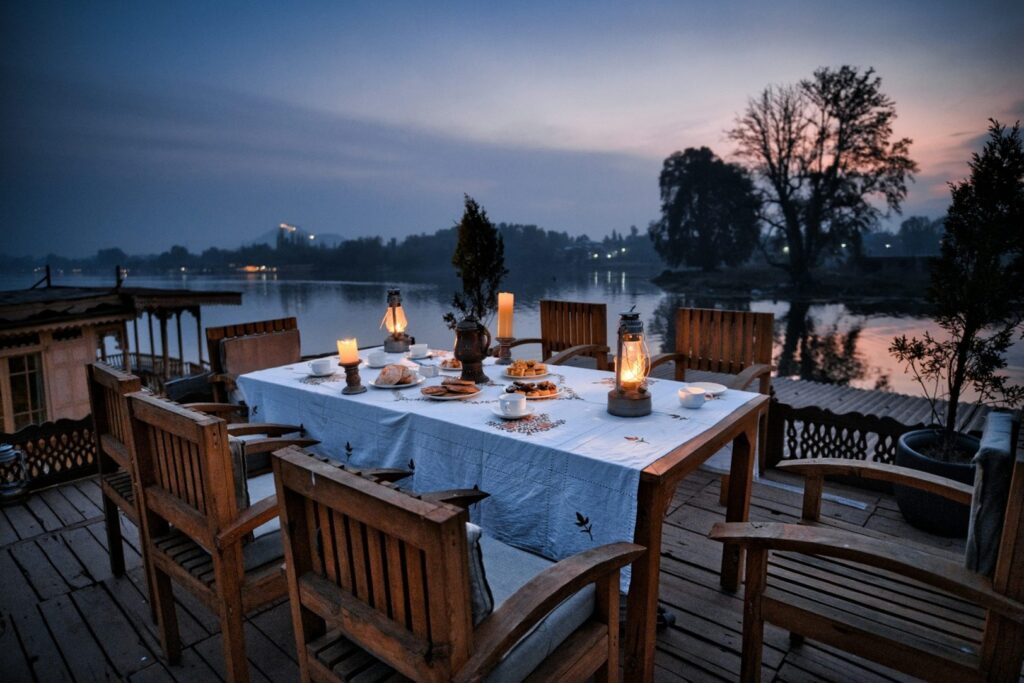white cloth dinner